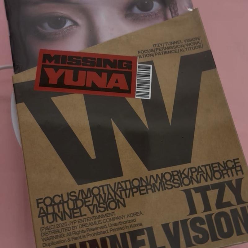 Itzy - Tunnel Version Albums
