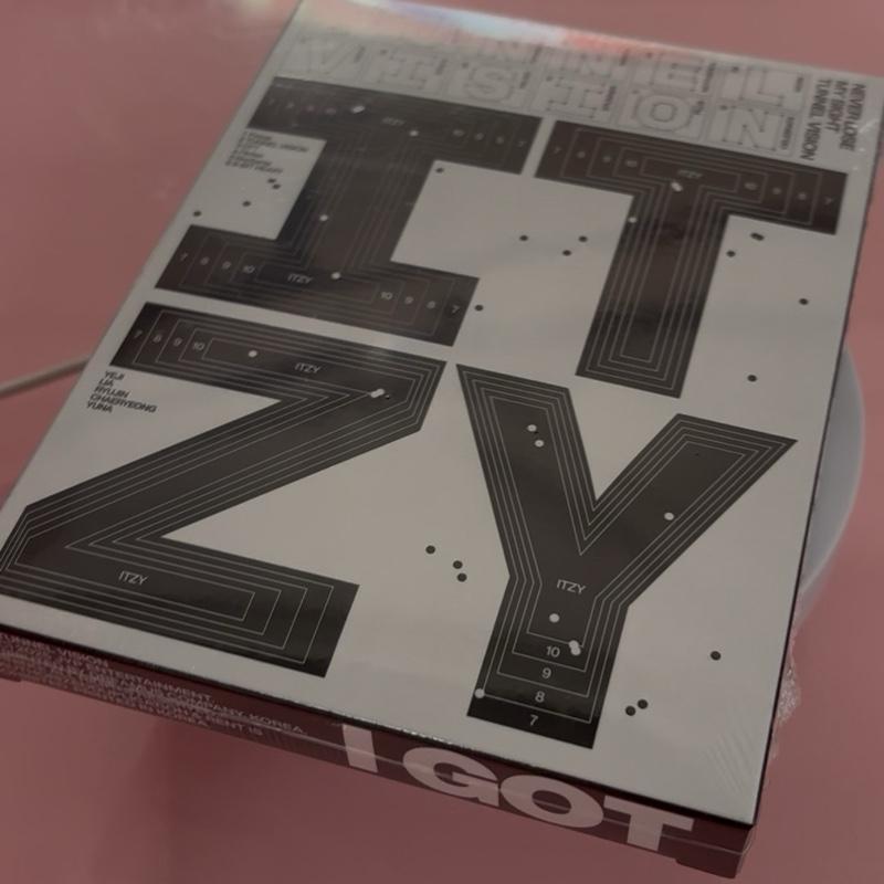 Itzy - Tunnel Version Albums
