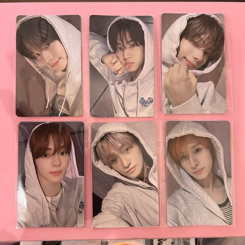 TWS - Play Hard Comeback Live PCs (Random)